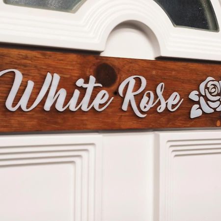 Ferienwohnung White Rose Studio Basement Budapest Exterior foto